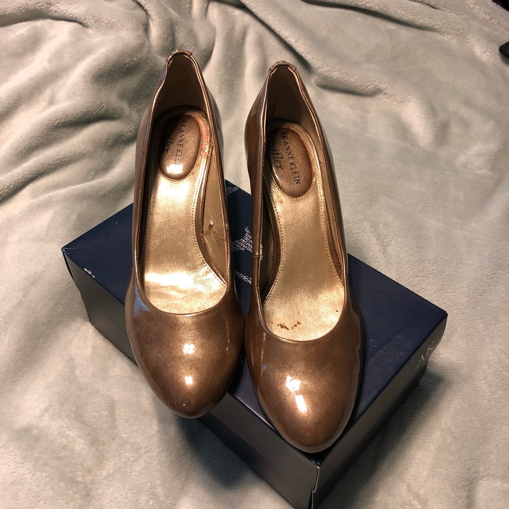 Bronze Anne Klein flex high heels